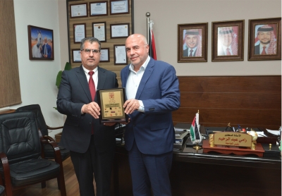 جامعة البترا تبحث آفاق الاستثمار الدوائي العربي في محاضرة لرئيس (اتحاد المنتجين)
