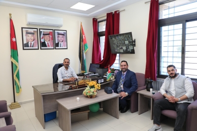 كلية تكنولوجيا المعلومات في عمان العربية تنفذ زيارة علمية لتعزيز مهارات طلبة المدارس في الروبوتات والذكاء الاصطناعي