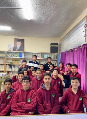 كلية الصيدلة في جامعة الزيتونة الأردنية تنفذ مبادرة توعوية حول دور الصيدلاني في تعزيز نمط الحياة الصحي لطلبة المدارس