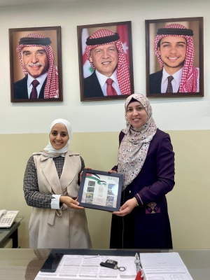 كلية الصيدلة في جامعة الزيتونة الأردنية تنفذ مبادرة توعوية حول دور الصيدلاني في تعزيز نمط الحياة الصحي لطلبة المدارس