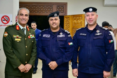 اللواء الخوالدة يستقبل المهنئين بترفيعه وإحالته للتقاعد