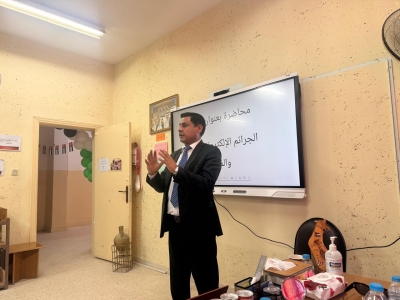 جامعة عمان العربية تنفّذ زيارة توعوية لطالبات مدرسة موبص الثانوية حول الجرائم الإلكترونية والمخدرات