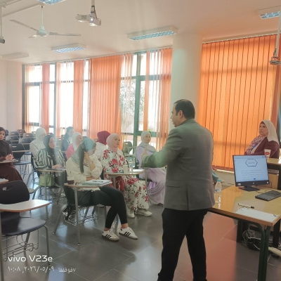 كلية الآداب والعلوم في عمان العربية تنظم محاضرة علمية حول المقامة البغدادية