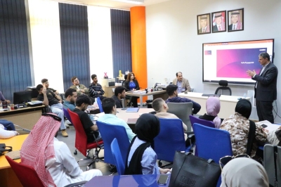 كلية الأعمال في (عمان العربية) تستضيف خبيراً في التكنولوجيا المالية لتعزيز معارف الطلبة في الدفع الرقمي