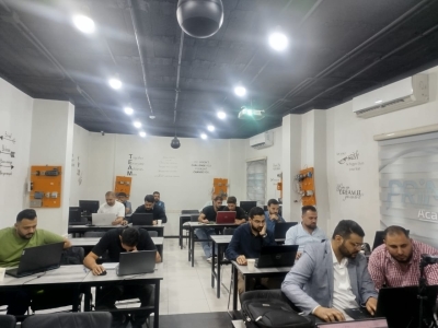 (صناعة عمان) تنظم دورة تدريبية حول الانتاج الصناعي باستحدام ماكينات CNC