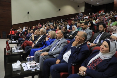 الكاتب العربي مدحت العدل في 