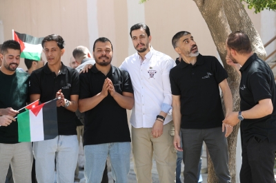 موظفو الأسواق الحرة يحتفلون بالاستقلال  - صور