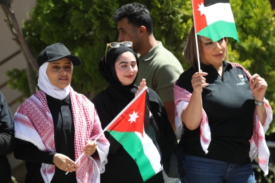 موظفو الأسواق الحرة يحتفلون بالاستقلال  - صور