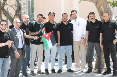 موظفو الأسواق الحرة يحتفلون بالاستقلال  - صور