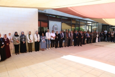 أسرة جامعة عمان العربية تتبادل التهاني بمناسبة عيد الأضحى المبارك