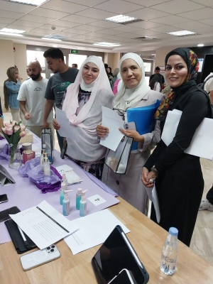 كلية الصيدلة والعلوم الطبية في جامعة البترا تنظم معرض مشاريع التركيبات الصيدلانية