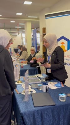 جامعة عمان العربية تشارك المدارس الأردنية الدولية بفعالية 