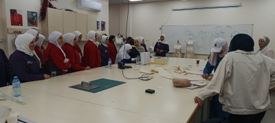 كلية العمارة والتصميم في جامعة الزيتونة تستضيف طالبات مدرسة سحاب الثانوية في زيارة تعريفية بتخصصاتها الأكاديمية