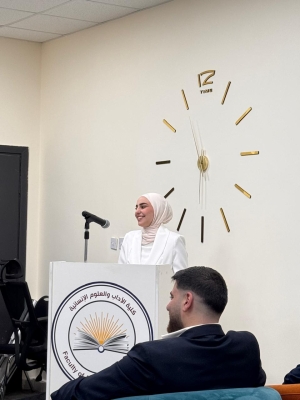 منى لؤي علي مسلم تنال درجة الامتياز في مشروع تخرجها بجامعة العلوم التطبيقية