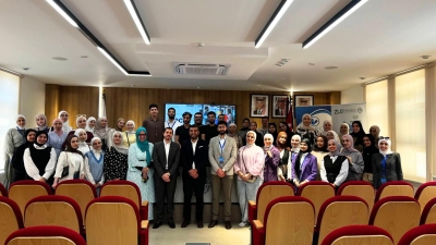 جامعة الزيتونة الأردنية تنظم ورشة عمل حول الذكاء الاجتماعي والذكاء الاصطناعي لطلبة الصيدلة