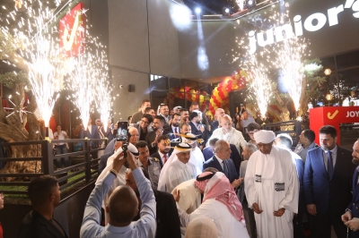 برعاية وزير السياحة والآثار، جونيورز تعزّز حضورها في الأردن بافتتاح أكبر فروعها في شارع مكة بحضور دبلوماسي رفيع المستوى