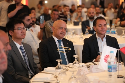 هاتف HUAWEI nova 15 Max الجديد كليًا يصل إلى الأردن بأكبر بطارية ومستويات استثنائية من التحمل والمتانة