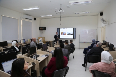 جامعة الزيتونة الأردنية تختتم ورشة (أساسيات تحليل البيانات) لأعضاء هيئة التدريس