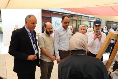 كلية الآداب والعلوم في عمان العربية تنظم معرض الوسائل التعليمية لتعزيز التعلم التفاعلي والإبداع الطلابي