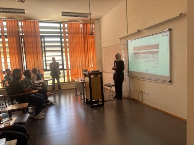 جامعة عمان العربية تنفذ سلسلة ورش تدريبية ضمن برنامج تعليم الأقران بمشاركة طلبتها