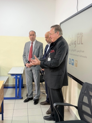 كلية الأعمال في عمان العربية تنظم زيارة إلى مدرسة الأوائل الدولية