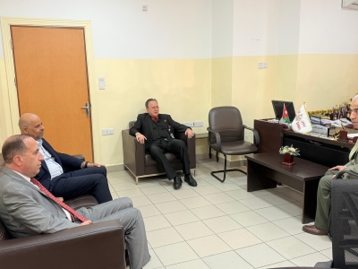كلية الأعمال في عمان العربية تنظم زيارة إلى مدرسة الأوائل الدولية
