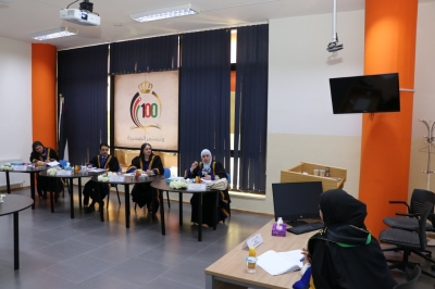 كلية الصيدلة في (عمان العربية) تعقد جلسات مناقشة رسائل الماجستير في اليقظة الدوائية والشؤون التنظيمية