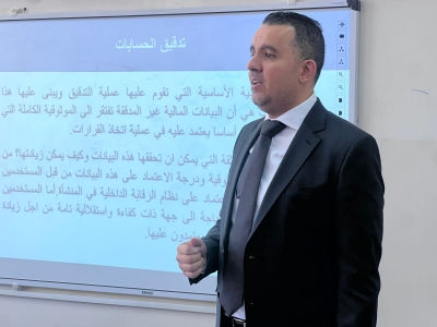 كلية الصيدلة في (عمان العربية) تعقد جلسات مناقشة رسائل الماجستير في اليقظة الدوائية والشؤون التنظيمية