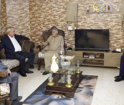 الرواشدة يزور الفنان محمد العبادي للاطمئنان على صحته