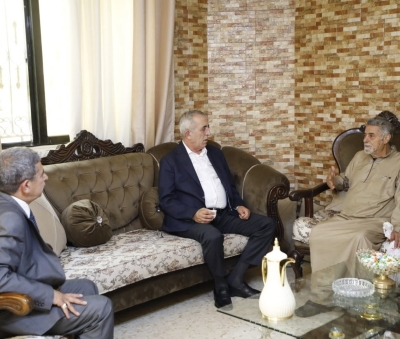 الرواشدة يزور الفنان محمد العبادي للاطمئنان على صحته