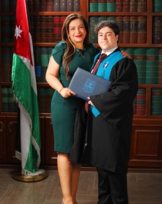 طاهر الداورجي يتوج مسيرته الأكاديمية بالأول على تخصص إدارة الأعمال في جامعة عمّان الأهلية