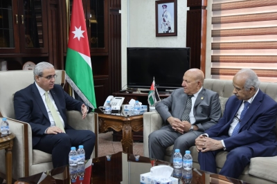 وزارة الصحة وجامعة ابن سينا للعلوم الطبية توقعان اتفاقية تعاون لتعزيز التدريب السريري لطلبة الطب في مستشفيات الوزارة