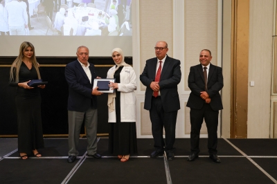 طلبة كلية طب الأسنان بجامعة البترا يؤدون قسم المهنة إيذانًا ببدء التدريب الإكلينيكي