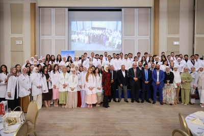 طلبة كلية طب الأسنان بجامعة البترا يؤدون قسم المهنة إيذانًا ببدء التدريب الإكلينيكي