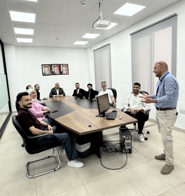 كلية تكنولوجيا المعلومات في (عمان العربية) تعقد ورشة تدريبية لخريجيها بعنوان (نحو مستقبل أكاديمي متميز) - صور
