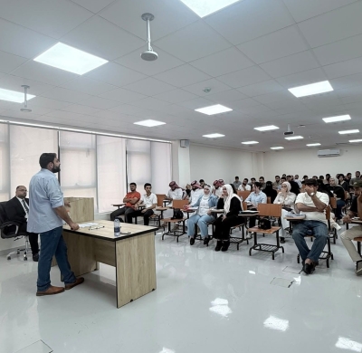 كلية الأعمال في (عمان العربية) تنظم ورشة تدريبية لطلبتها حول متطلبات سوق العمل والشهادات المهنية