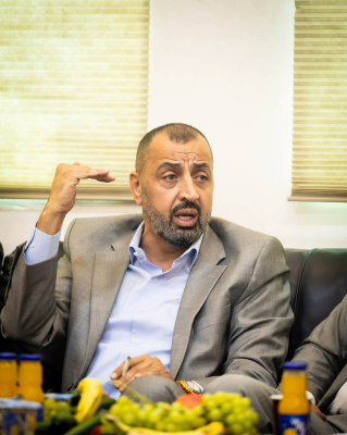 رجلا أعمال في مقر نادي الوحدات... ما القصة؟