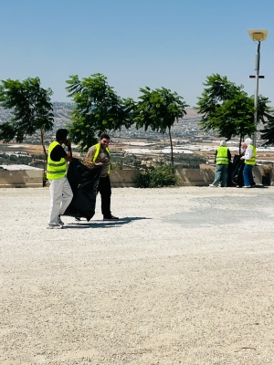 جامعة عمان العربية تنفذ مبادرة تطوعية للمحافظة على النظافة وتعزيز الوعي البيئي