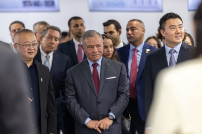 الملك يزور شركة مختصة بتصنيع الروبوتات في شنغهاي