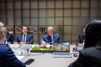 الملك يبحث فرص توطيد التعاون السياحي مع الصين
