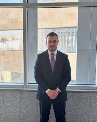 يزن الحموري يبارك للقاضيين محمد العزام ومحمد الحموري