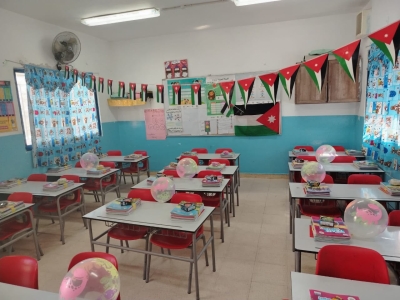 حلوى ورسائل ترحيب وزينة .. هكذا استقبلت مدارس جرش طلابها