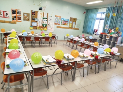 حلوى ورسائل ترحيب وزينة .. هكذا استقبلت مدارس جرش طلابها