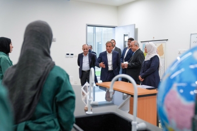 حسان يفتتح مدرسة غرناطة الثانوية المختلطة في البادية الشمالية الغربية
