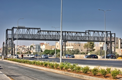 الأمانة: استكمال تركيب الطبقة المطاطية في مضمار المشي في حديقة النشامى 