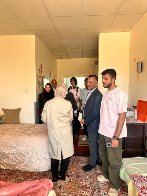 طلبة كلية الآداب والعلوم في عمان العربية يزورون دار الضيافة للمسنين