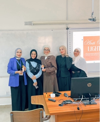 طلبة كلية الصيدلة في عمان العربية يحولون المعرفة النظرية إلى منتجات صيدلانية وتجميلية مبتكرة