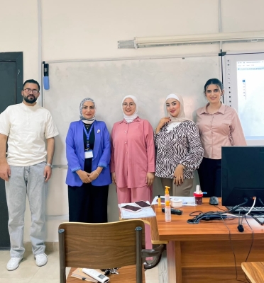 طلبة كلية الصيدلة في عمان العربية يحولون المعرفة النظرية إلى منتجات صيدلانية وتجميلية مبتكرة