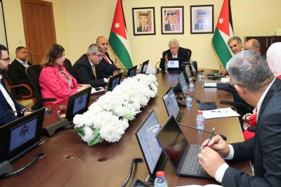 وزير النقل يبحث شمول العاملين عبر التطبيقات بالضمان 