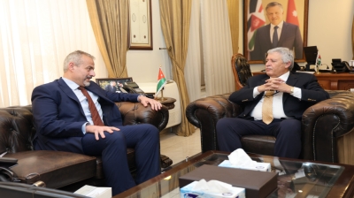 وزير العمل للسفير المصري : فرصة أخيرة للعمالة المخالفة لتصويب أوضاعها